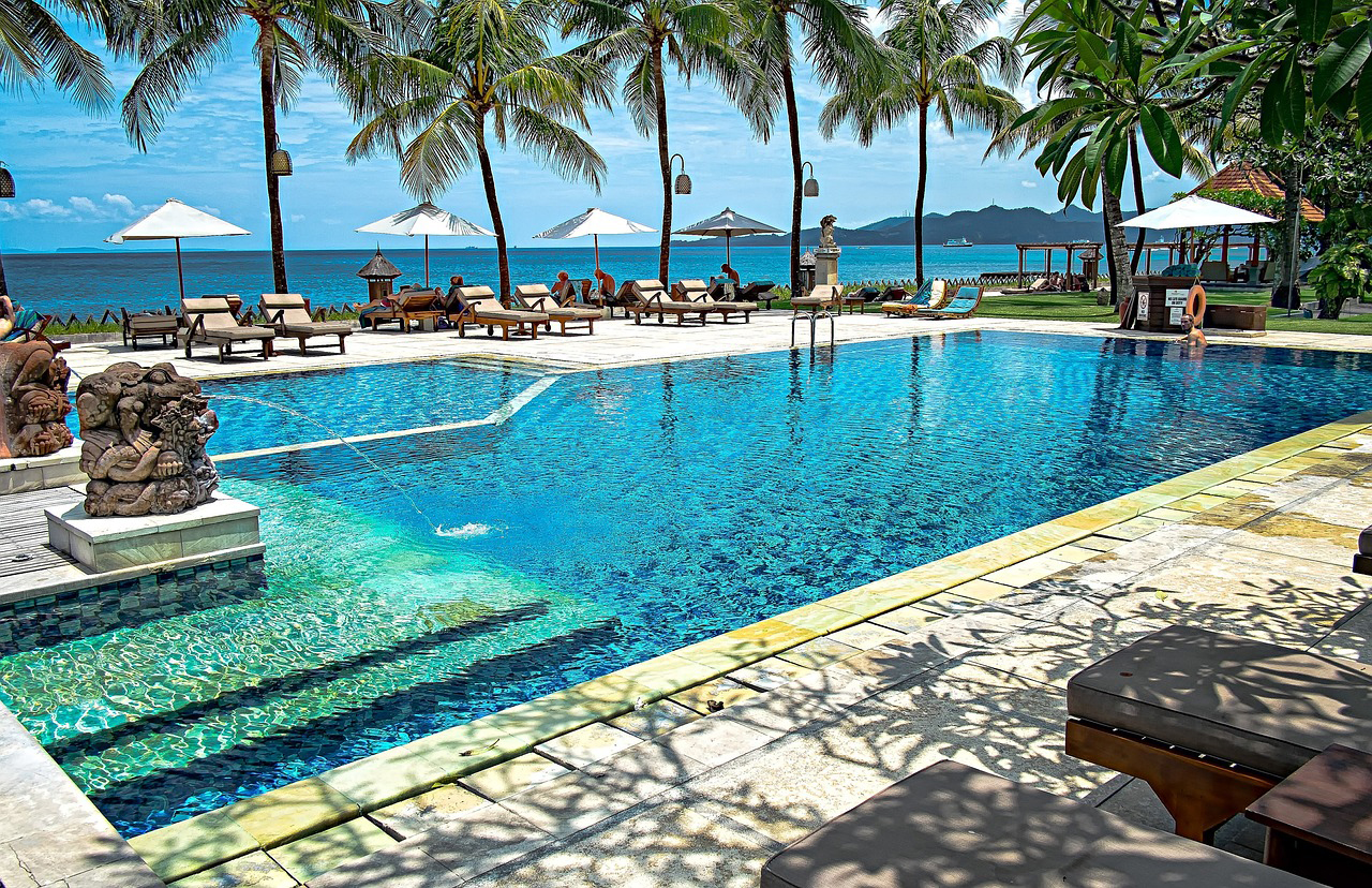 pixebay-hotel-swimming-2392283_1280